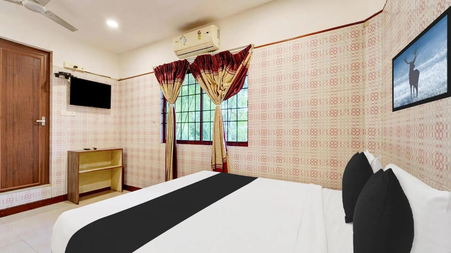 Super Collection O Vazhakkala Kakkanad Kochi Hotel